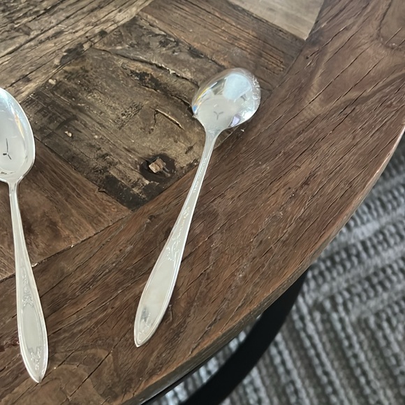 Vintage Oneida 5 pc Flatware Set: - Picture 12 of 16